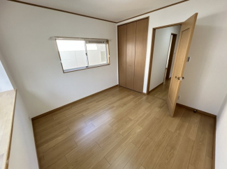 使い勝手のいい洋室です