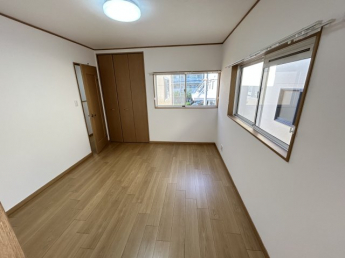 使い勝手のいい洋室です