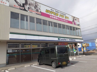 ファミマサンミュージック店様まで440m