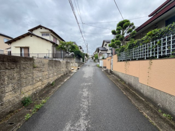 【前面道路含む現地写真】