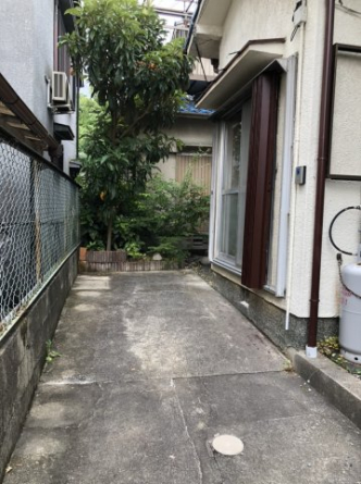 自転車、バイクが停められます。