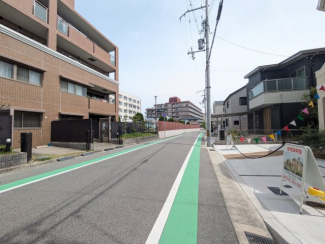 【前面道路含む現地写真】