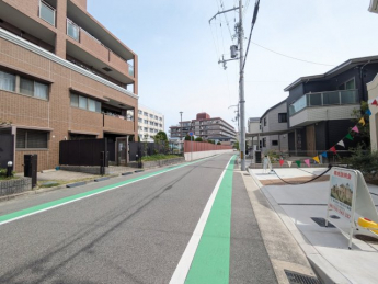 【前面道路含む現地写真】