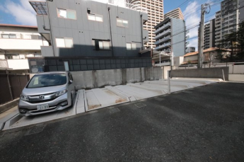 【駐車場】