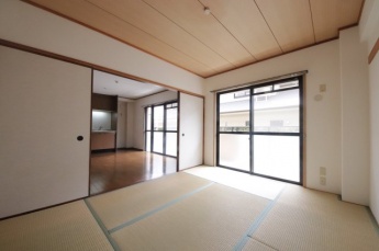 落ち着いた雰囲気の和室付きです