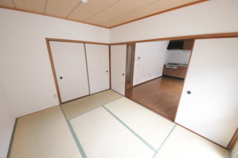 和室ならではの温かな和の空間で寛ぎの時間を過ごせます