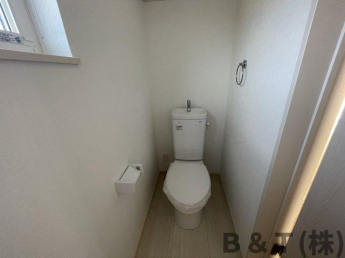 コンパクトで使いやすいトイレです