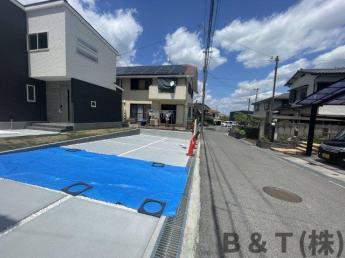 前面道路含む現地写真です
