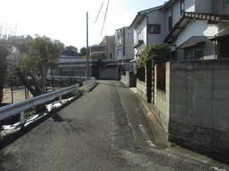 敷地南側は道路を挟んで新浜公園があり陽当たり、見晴らしの良い