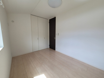 各お部屋ともに完全に独立した洋室になっています。