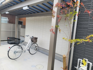 屋根付き駐輪場です。