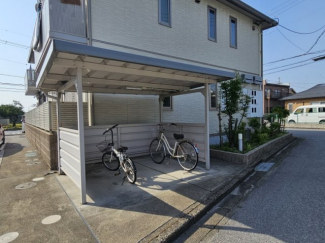 屋根付き駐輪場もありますよ