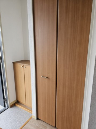 靴箱と玄関収納があるので便利ですよ♪