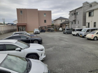 【駐車場】