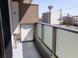 外からの目が気にならないバルコニーで洗濯物が干せます
