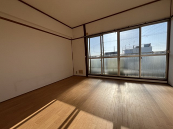 明るい洋室です