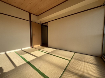 ゆったりとくつろげる和室です