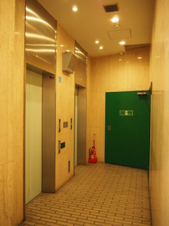 １F　エレベーターホール