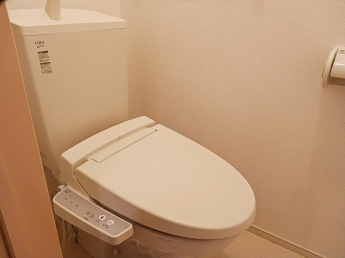 コンパクトで使いやすいトイレです