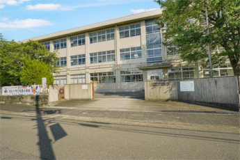 加古川市立鳩里小学校まで940m