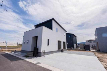 《ヤマダホームズ施行》洗練されたモダンな外観と、やさしい雰囲