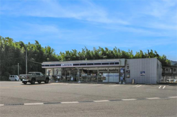 ローソン 篠山東岡屋店まで1100m