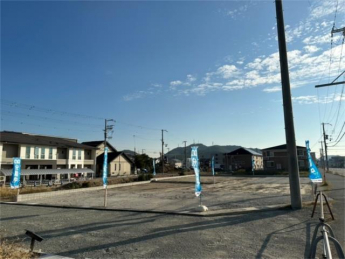 高低差がないため、自転車やベビーカーもスムーズに利用できます