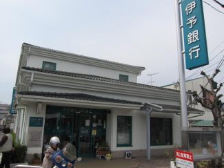 伊予銀行まで1102m