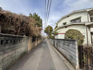 西側道路を北向きに撮影