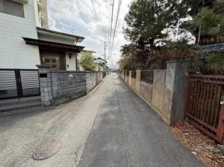 西側道路を南向きに撮影