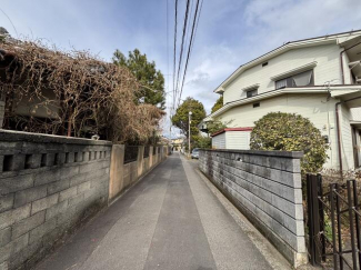 西側道路を北向きに撮影