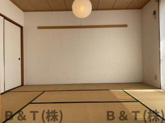 畳の上でゆっくりとくつろげる和室です