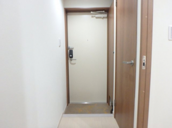 明るい玄関です