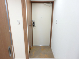 毎日通る玄関はこちらです