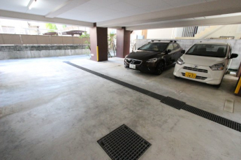 【駐車場】