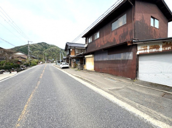 【前面道路含む現地写真】