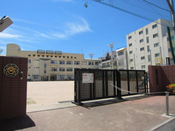 神戸市立宮本小学校まで83m