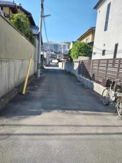 前面道路　位置指定道路です。