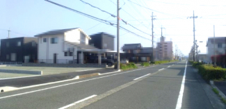 【前面道路含む現地写真】