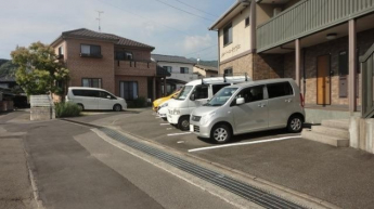 【駐車場】