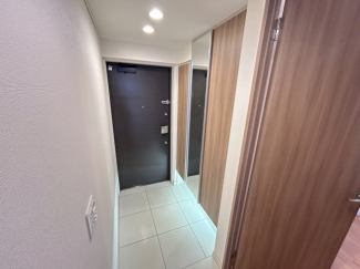 収納もある玄関です