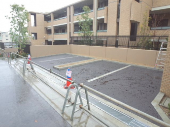 【駐車場】