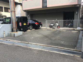【駐車場】