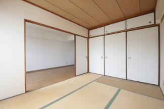 ゆったりとくつろげる和室です