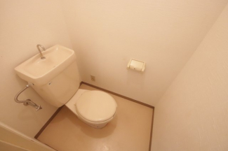 コンパクトで使いやすいトイレです