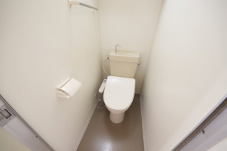 清潔感のあるトイレです