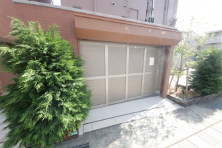 落ち着いたエントランスです