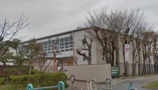 西南小学校まで810m