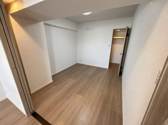 明るい洋室です