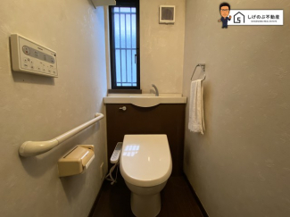 換気にも配慮した窓付きのトイレスペースとなっています。